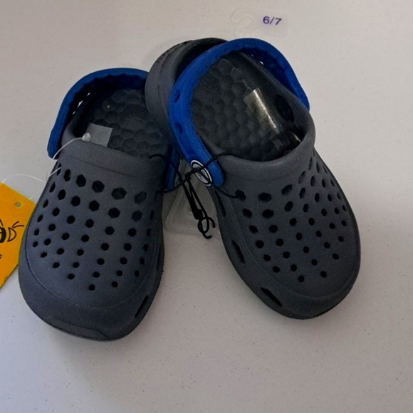 Joybees Boys Active Clog Easy to Clean Slip-On Water Shoes Chorcoal/Blue 6/7 NWT - Picture 8 of 8